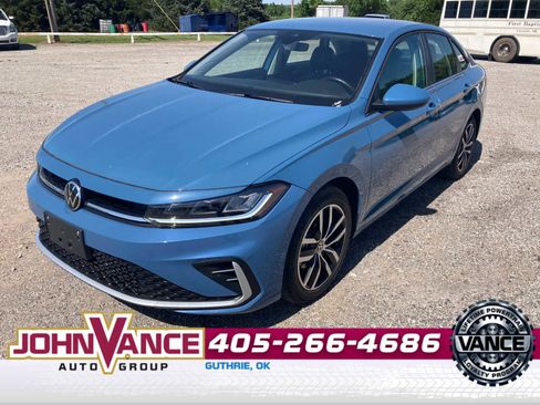 Used 2025 Volkswagen Jetta SE FWD image 1