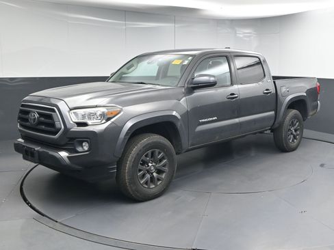 Used 2020 Toyota Tacoma SR5 image 4