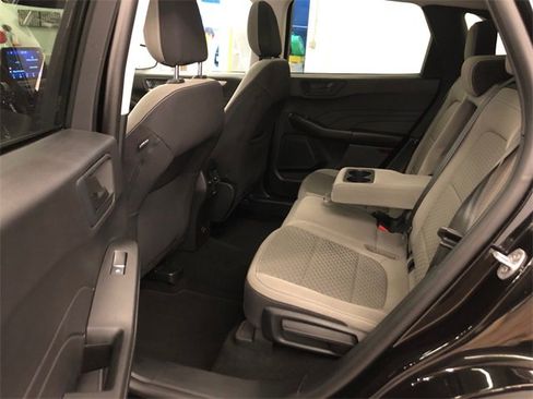 Used 2022 Ford Escape SE w/ SE Sport Appearance Package image 29