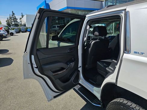 Used 2019 GMC Yukon SLT w/ Open Road Package AWD/4WD image 17