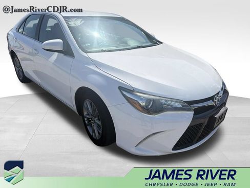 Used 2016 Toyota Camry SE FWD image 4