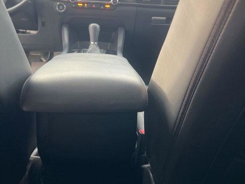 Used 2023 MAZDA MAZDA3 Hatchback w/Premium Plus Pkg image 28