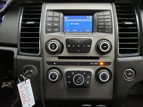 Used 2018 Ford Taurus SE image 18