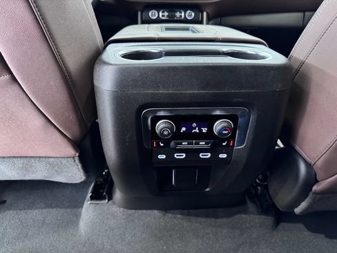 Certified 2024 Chevrolet Suburban High Country w/ Premium Package AWD/4WD image 33