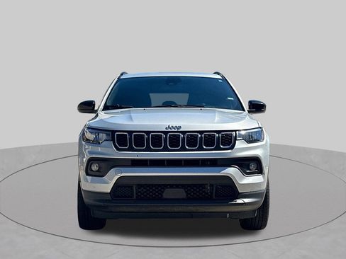 Used 2024 Jeep Compass Latitude AWD/4WD image 8