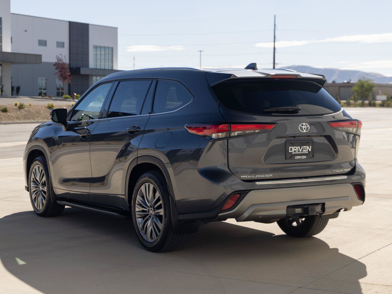 Used 2022 Toyota Highlander Platinum AWD/4WD image 8