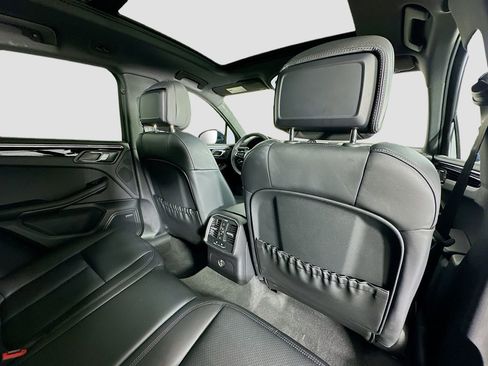 New 2025 Porsche Macan image 30