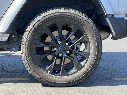 Used 2024 Jeep Wrangler Unlimited Sahara AWD/4WD image 13