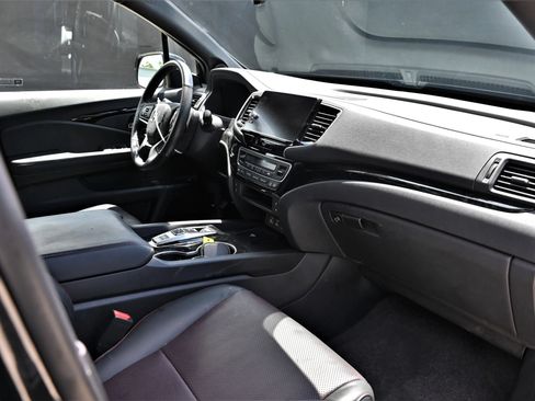 Used 2025 Honda Ridgeline Black Edition image 16