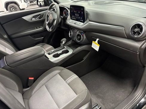 Used 2025 Chevrolet Blazer LT FWD image 9