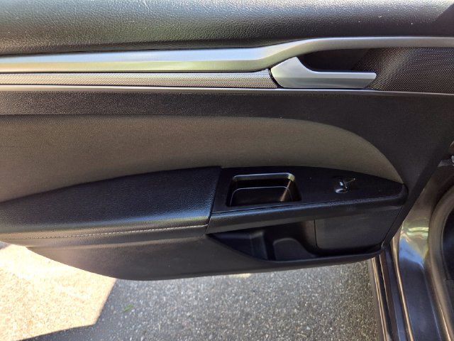 Used 2017 Ford Fusion SE w/ Fusion SE Technology Package FWD image 27