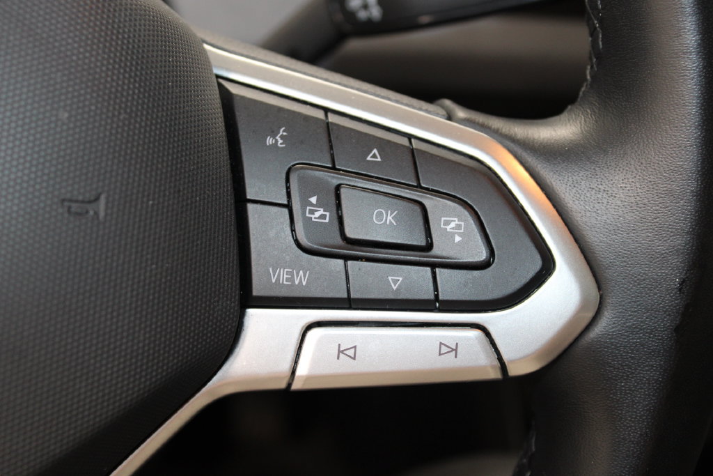 Used 2025 Volkswagen Jetta SE FWD image 21