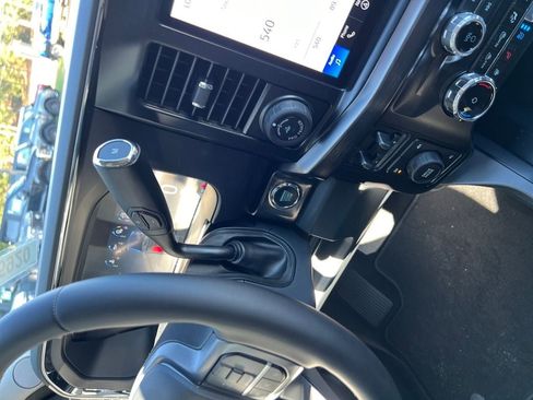 New 2026 Ford F250 Lariat w/ Black Appearance Package image 28