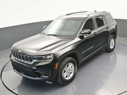 Used 2025 Jeep Grand Cherokee Laredo image 40