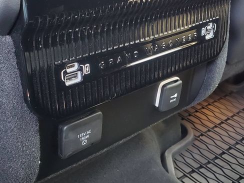 Used 2025 Jeep Grand Wagoneer L Series III w/ Rear Seat Video Group 1 AWD/4WD image 29