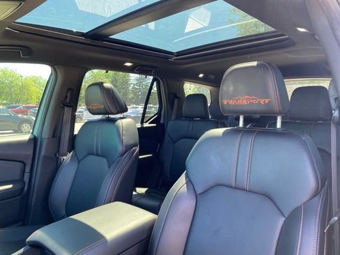 Used 2025 Honda Pilot TrailSport image 13