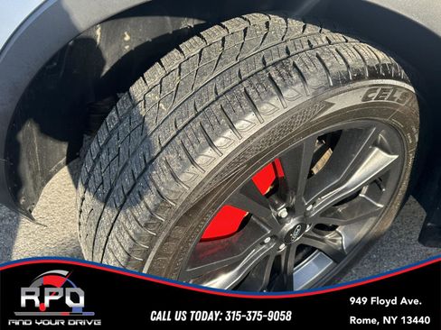Used 2019 Ford Explorer XLT w/ Equipment Group 202A AWD/4WD image 11
