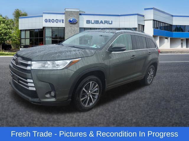 Used 2017 Toyota Highlander XLE AWD/4WD image 1