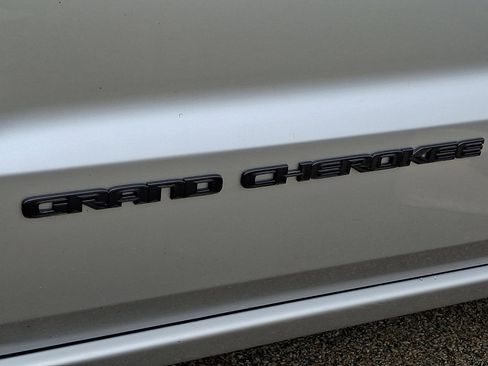 Used 2020 Jeep Grand Cherokee Altitude AWD/4WD image 30