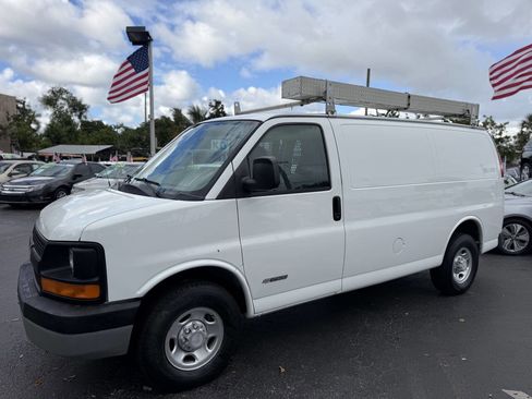 Used 2006 Chevrolet Express 2500 image 3