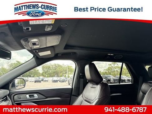 Certified 2025 Ford Explorer Platinum RWD image 11
