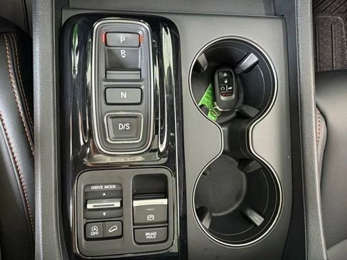 Used 2025 Honda Pilot TrailSport image 28