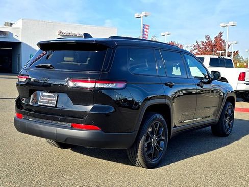 New 2025 Jeep Grand Cherokee L Limited w/ Trailer Tow Package image 4