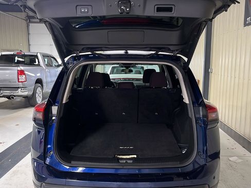 Used 2024 Nissan Rogue SV image 9