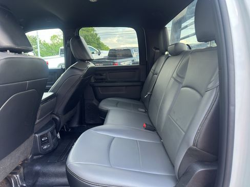 Used 2024 RAM 2500 Tradesman w/ Chrome Appearance Group AWD/4WD image 16