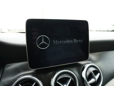 Used 2018 Mercedes-Benz GLA 250 4MATIC image 16