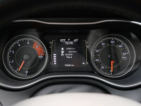 Used 2019 Jeep Cherokee Latitude Plus w/ Cold Weather Group FWD image 21
