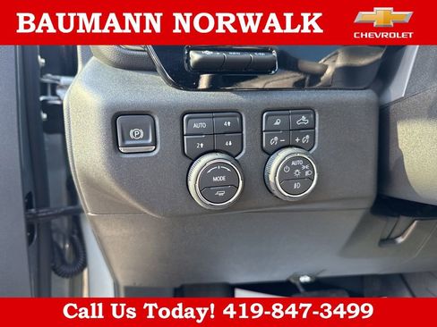 Used 2025 Chevrolet Silverado 2500 ZR2 w/ Technology Package AWD/4WD image 15