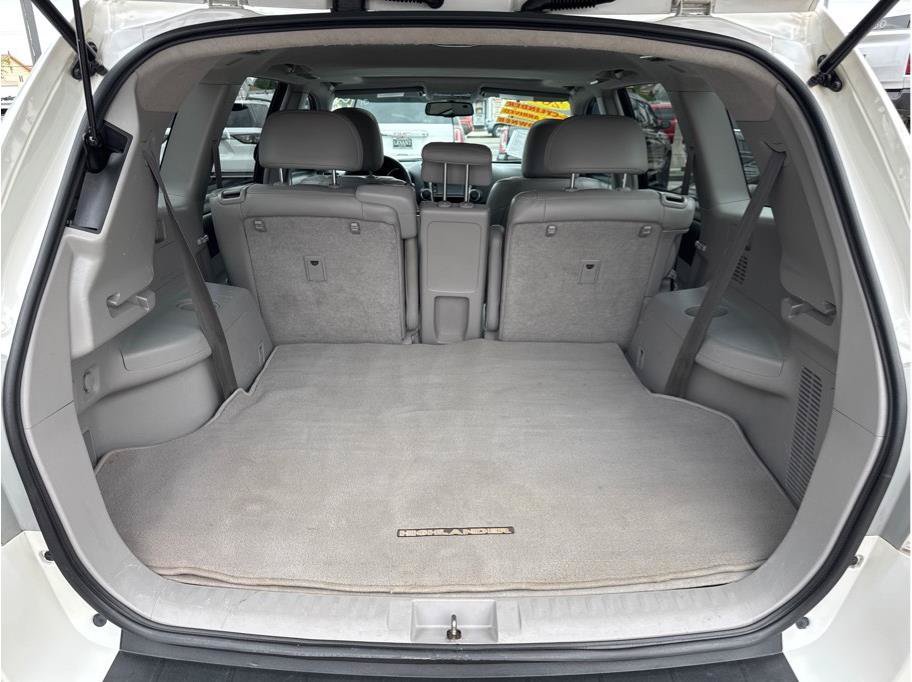 Used 2013 Toyota Highlander SE FWD image 26