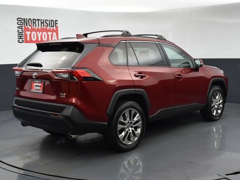 Used 2021 Toyota RAV4 XLE Premium AWD/4WD image 4