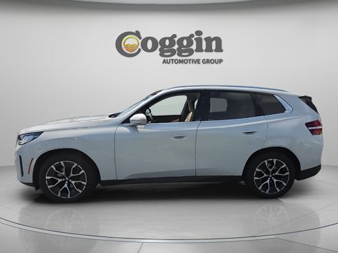 Certified 2025 BMW X3 xDrive30i w/ Convenience Package AWD/4WD image 2