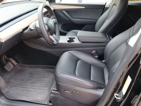 Used 2025 Tesla Model Y Long Range RWD image 13