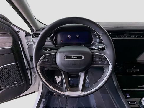 Used 2023 Jeep Grand Cherokee Limited AWD/4WD image 35