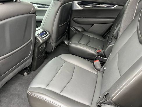 Certified 2025 Cadillac XT6 Premium Luxury image 11