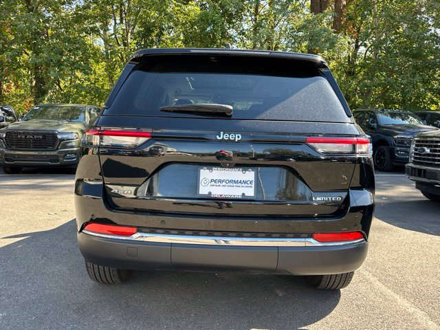 Used 2024 Jeep Grand Cherokee Limited AWD/4WD image 15