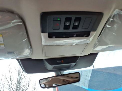 New 2026 Nissan Pathfinder Platinum image 23