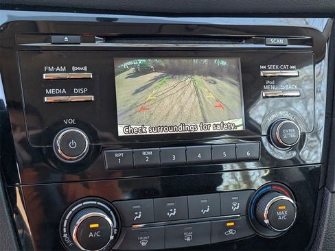 Used 2017 Nissan Rogue S image 23