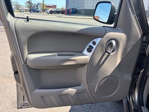 Used 2006 Jeep Liberty Limited image 13
