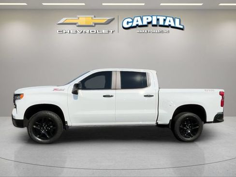 Used 2025 Chevrolet Silverado 1500 LT Trail Boss w/ Convenience Package II AWD/4WD image 2