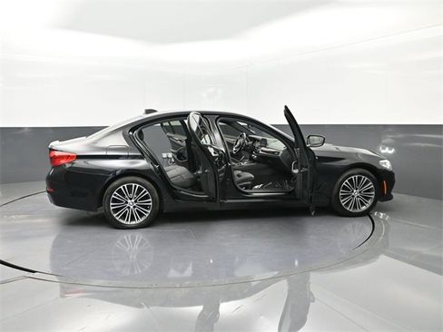 Used 2018 BMW 530i xDrive image 26