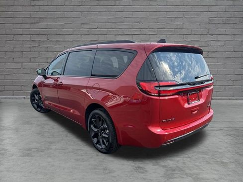New 2027 Chrysler Pacifica Select AWD/4WD image 5