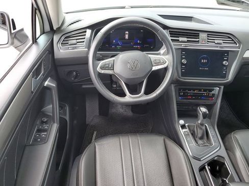 Used 2022 Volkswagen Tiguan SE FWD image 11