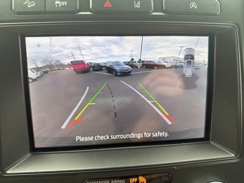 Used 2021 Ford Expedition XLT image 16