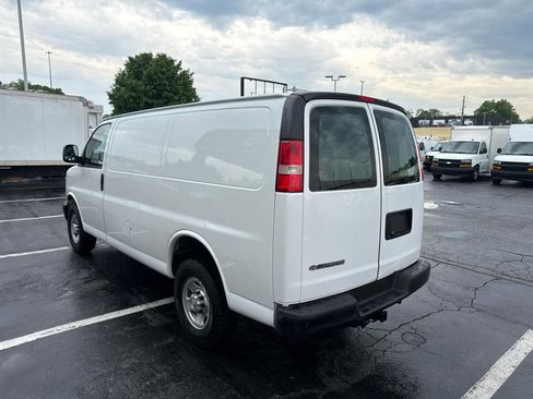 Used 2015 Chevrolet Express 2500 RWD image 6