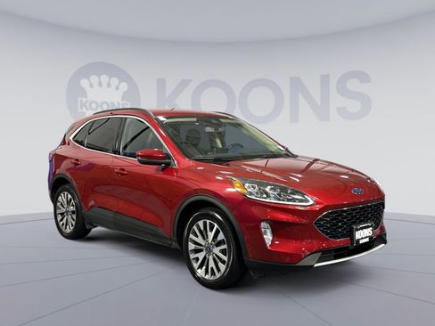 Used 2020 Ford Escape Titanium image 10