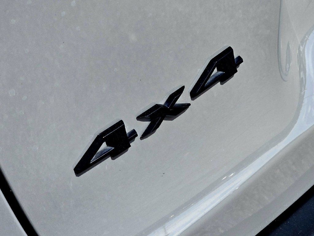 Used 2023 Jeep Cherokee Altitude Lux AWD/4WD image 10